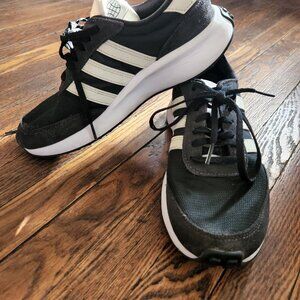 women's Adidas run 70's sneakers sz 7/7.5